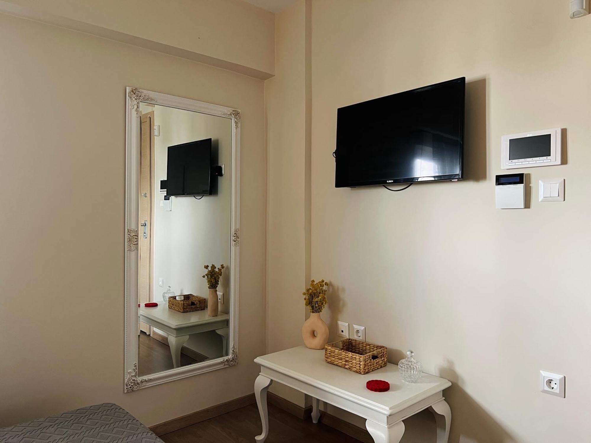 קורופיון Vasilias Home Near Ath Airport מראה חיצוני תמונה