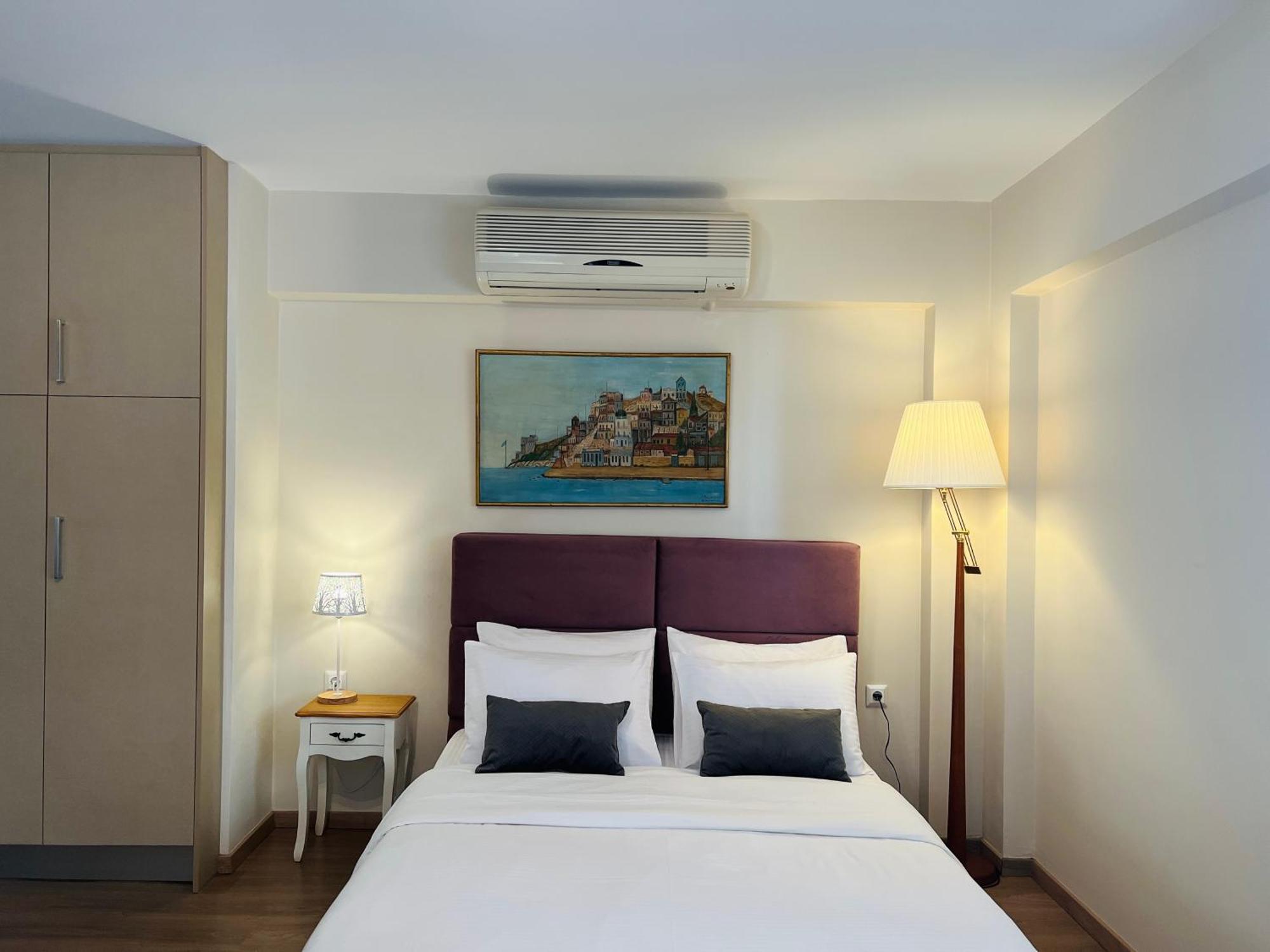 קורופיון Vasilias Home Near Ath Airport מראה חיצוני תמונה