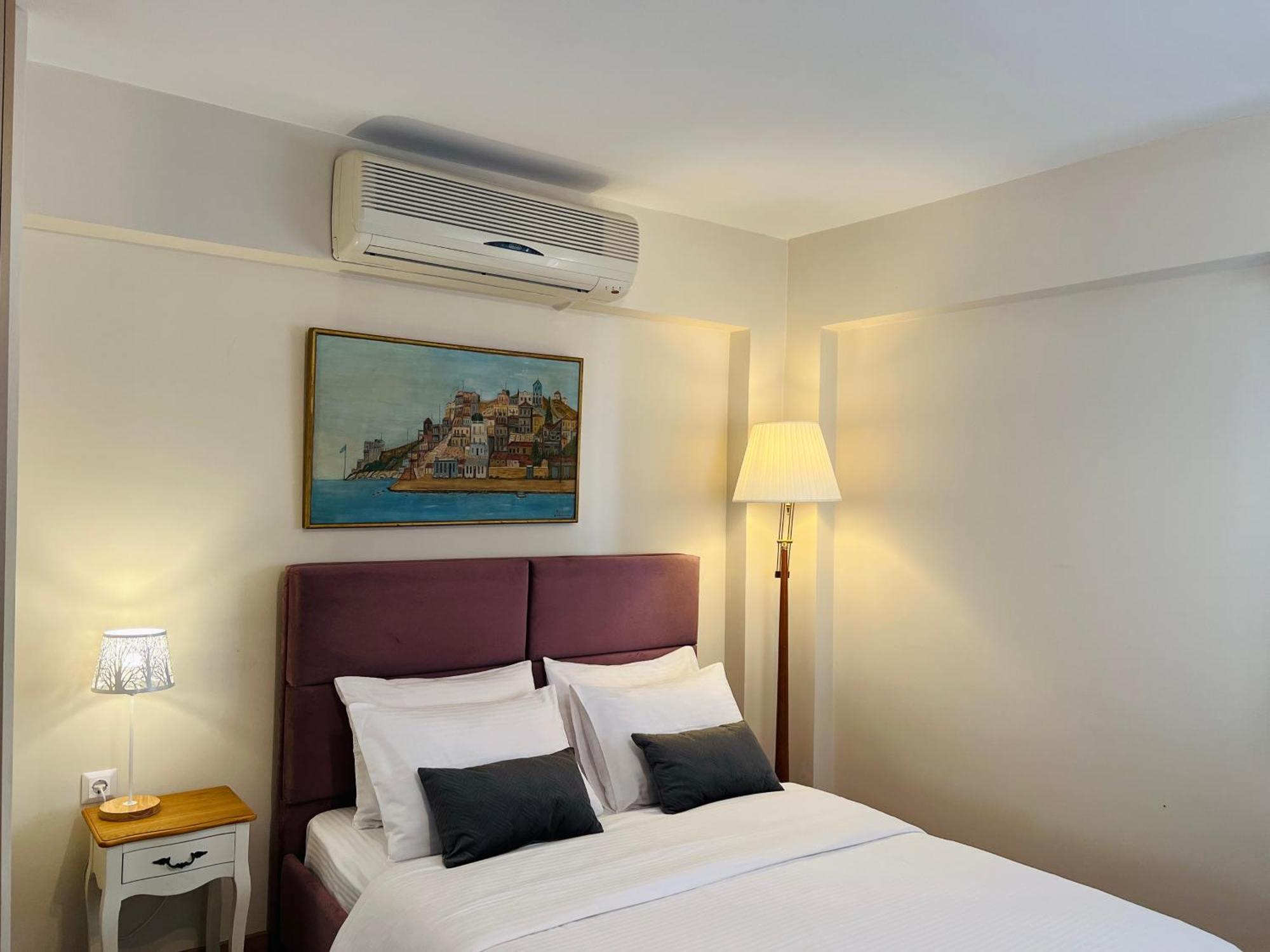קורופיון Vasilias Home Near Ath Airport מראה חיצוני תמונה