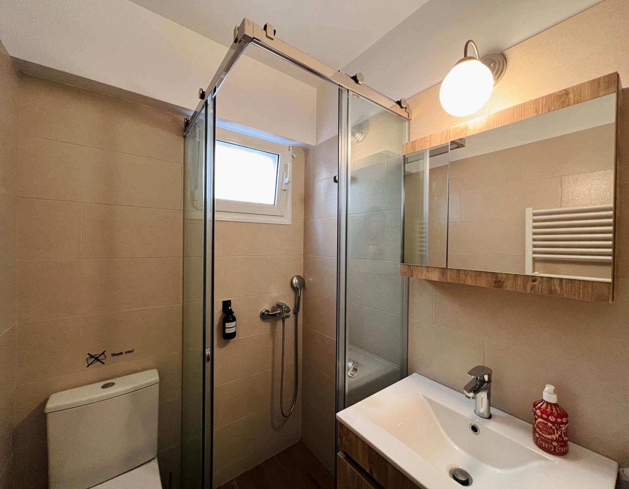 קורופיון Vasilias Home Near Ath Airport מראה חיצוני תמונה